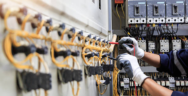 Professional Electrician technician working in Gainesville, FL